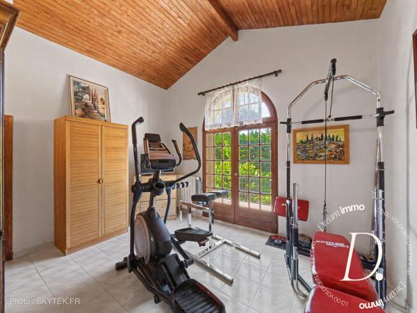 VILLA D'EXCEPTION – 298 m² HABITABLES