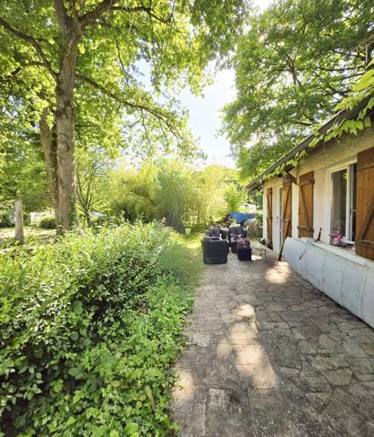 Maison de campagne idyllique avec piscine et grand jardin
