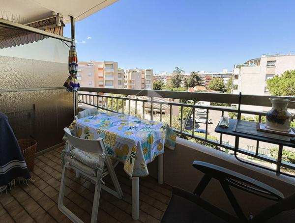SAINTE MAXIME CENTRE STUDIO CABINE  20 m2 et parking