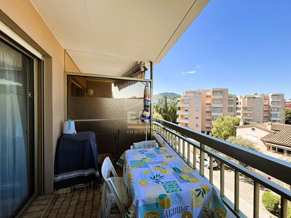 SAINTE MAXIME CENTRE STUDIO CABINE  20 m2 et parking