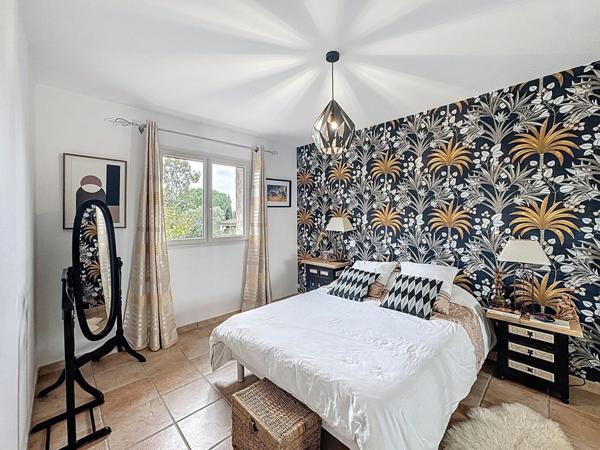 Maison de standing avec piscine et vue dégagée