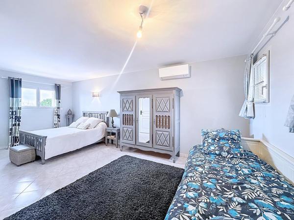 Maison de standing avec piscine et vue dégagée