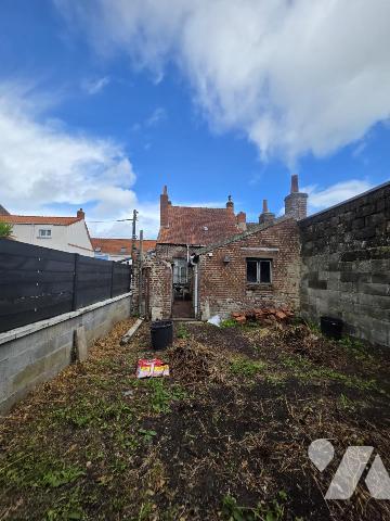 Maison de ville à rénover avec jardin