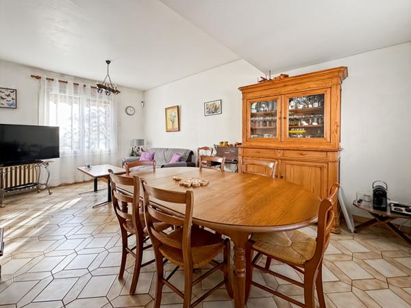 Pavillon atypique proche Parc Montreau