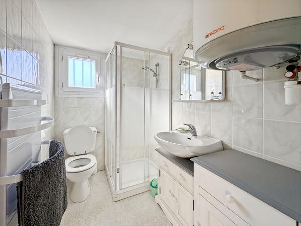 Pavillon atypique proche Parc Montreau