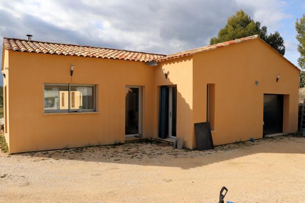 Saint-Saturnin-lès-Apt (84490) Villa neuve à Saint Saturnin lès Apt