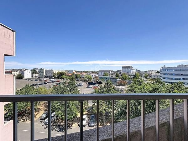 Appartement secteur 8 Mai - 2 chambres, cave, parking