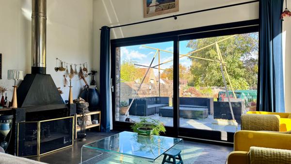 Loft plain-pied avec grand jardin, cour et garage