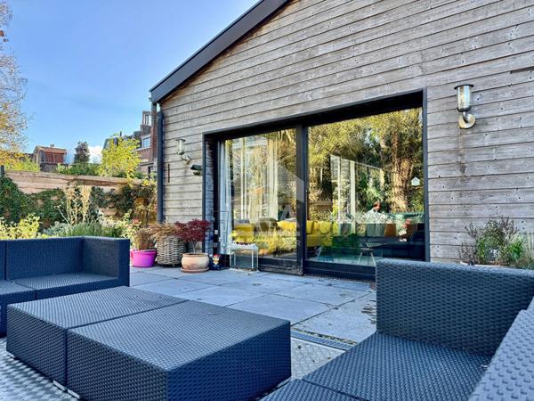 Loft plain-pied avec grand jardin, cour et garage