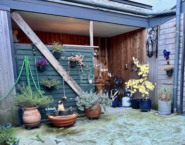 Loft plain-pied avec grand jardin, cour et garage