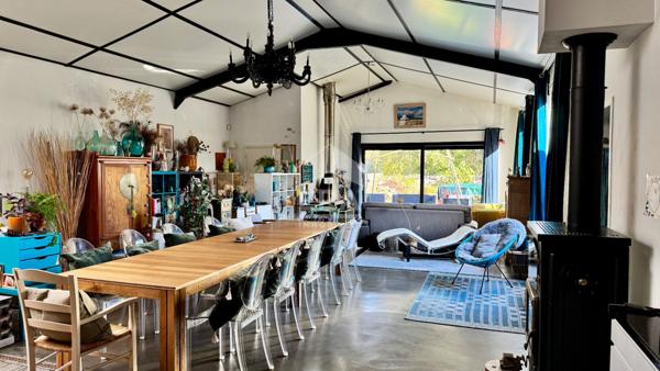 Loft plain-pied avec grand jardin, cour et garage