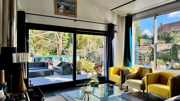 Loft plain-pied avec grand jardin, cour et garage