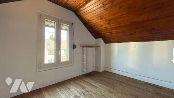 A VENDRE - Châlons-en-Champagne - Longère de type 4 avec jardin et garage 

Située à proximit...