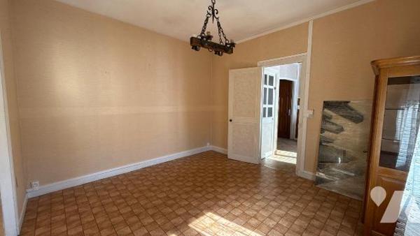A VENDRE - Châlons-en-Champagne - Longère de type 4 avec jardin et garage 

Située à proximit...