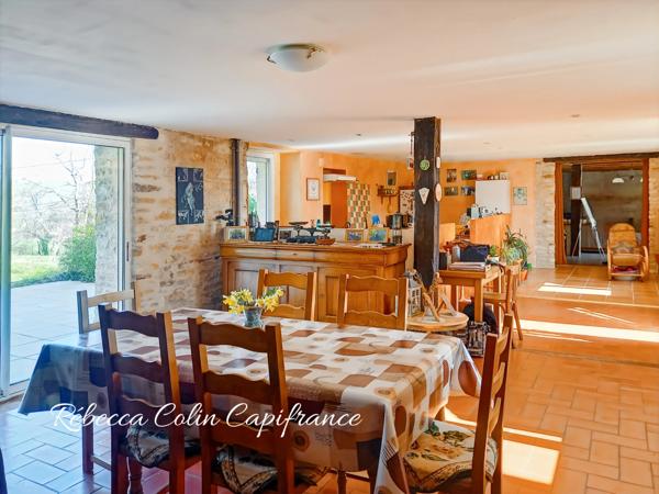 Authentique longère en pierre en Périgord Noir sur un terrain de 2849 m²