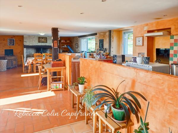 Authentique longère en pierre en Périgord Noir sur un terrain de 2849 m²
