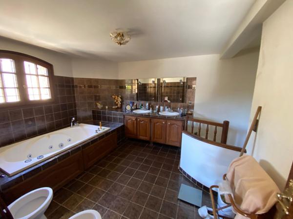 Vallauris (06220) Viager sans rente, VALLAURIS, Villa 7 de 387 m² habitables + piscine