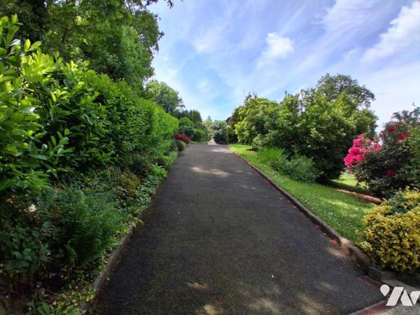 MAISON 4 CHAMBRES sur parc arboré