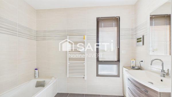 Maison contemporaine 162M2, 3 chambres, jardin, garage 29M2