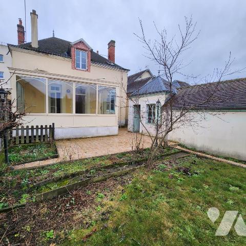 Coup de Cœur en Centre-Ville : Maison de Caractère avec Potentiel Exceptionnel !