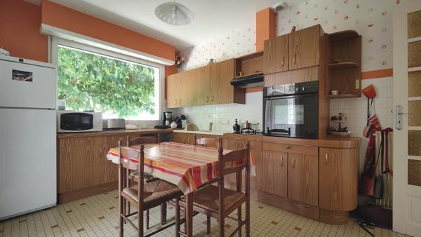 Maison 5 chambres + 1 bureau sur parcelle arborée