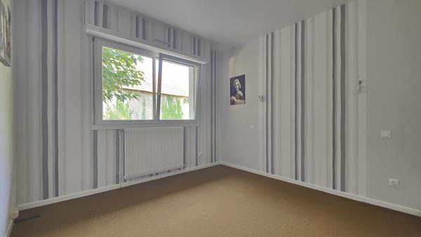 Maison 5 chambres + 1 bureau sur parcelle arborée