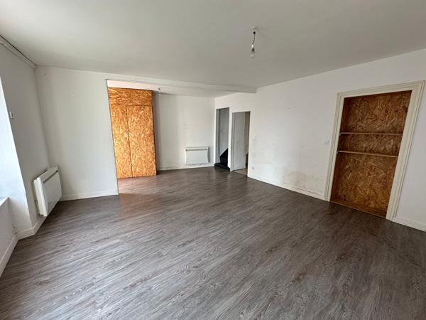 Maison Essertines En Donzy - Idéale 1er achat ou investissement 