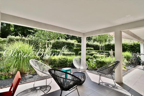 Chatou limite Le Vesinet - Villa d'architecte 8 pièces - Jardin paysagé - Reception cathédrale