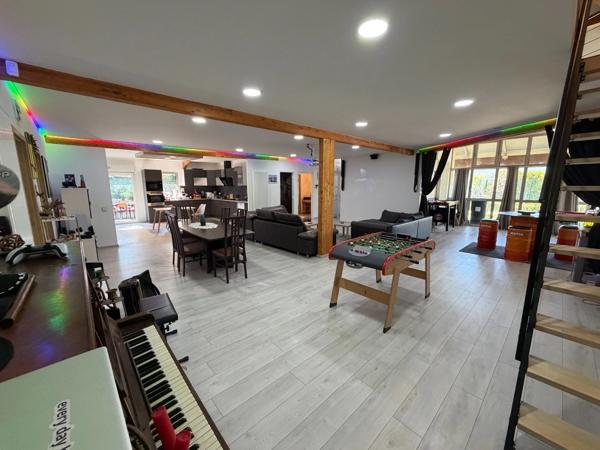 PLAIN-PIED DE 284M² DE SURFACE HABITABLE