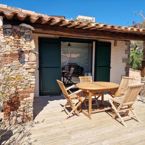 Superbe villa de type bergerie corse avec piscine, magnifique vue mer, plage à 50 m