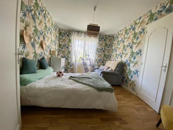 Vente maison de ville Soyaux (16800), 162.00m² avec 5 pièce(s) dont 3 chambre(s) sur 700.00m² de terrain. Agence Allard Brimeaud