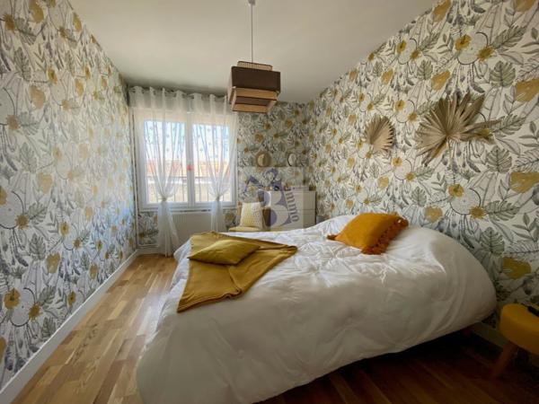 Vente maison de ville Soyaux (16800), 162.00m² avec 5 pièce(s) dont 3 chambre(s) sur 700.00m² de terrain. Agence Allard Brimeaud