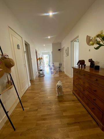 Vente maison de ville Soyaux (16800), 162.00m² avec 5 pièce(s) dont 3 chambre(s) sur 700.00m² de terrain. Agence Allard Brimeaud