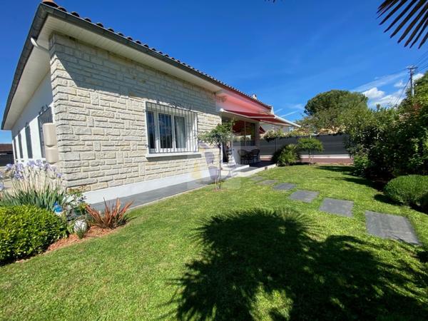 Vente maison de ville Soyaux (16800), 162.00m² avec 5 pièce(s) dont 3 chambre(s) sur 700.00m² de terrain. Agence Allard Brimeaud