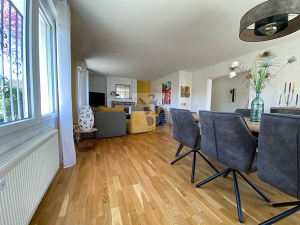 Vente maison de ville Soyaux (16800), 162.00m² avec 5 pièce(s) dont 3 chambre(s) sur 700.00m² de terrain. Agence Allard Brimeaud