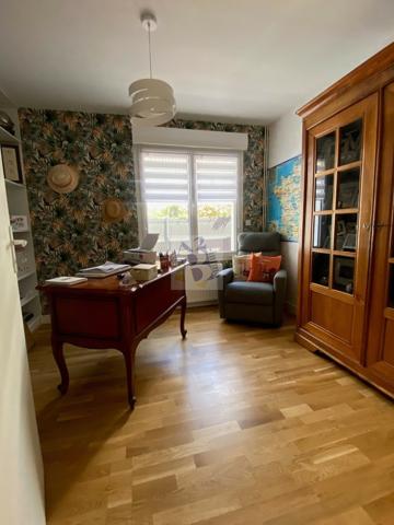 Vente maison de ville Soyaux (16800), 162.00m² avec 5 pièce(s) dont 3 chambre(s) sur 700.00m² de terrain. Agence Allard Brimeaud