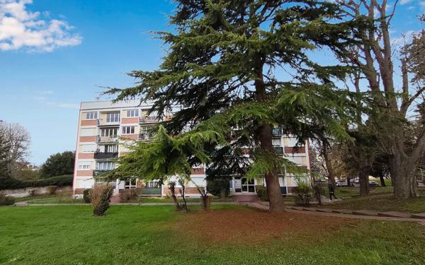 Appartement à vendre    3 pièces • 75 m2 Épône