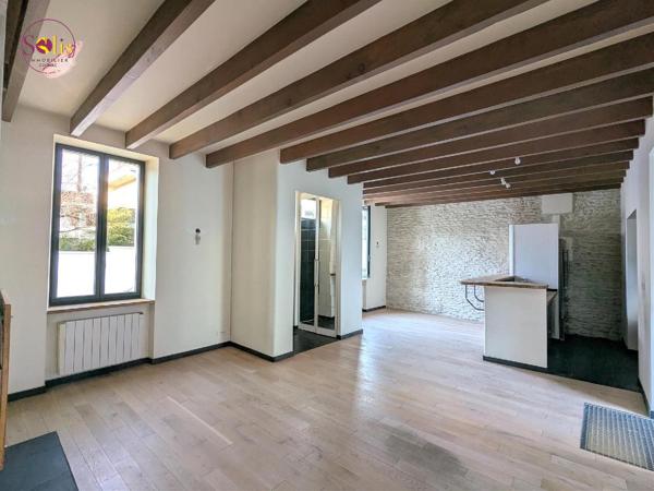 MAISON CENTRE DE COGNAC ! Idéalement située, cette ...
