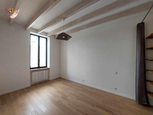 MAISON CENTRE DE COGNAC ! Idéalement située, cette ...