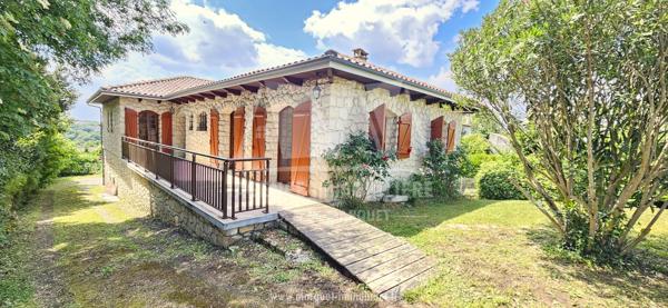 SOYAUX - SECTEUR LA CIGOGNE MAISON SUR SOUS-SOL DEMI ENTERRÉ 180 m² - TERRASSE, GARAGE, TERRAIN CLOS de 932 m²