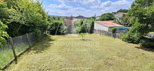 SOYAUX - SECTEUR LA CIGOGNE MAISON SUR SOUS-SOL DEMI ENTERRÉ 180 m² - TERRASSE, GARAGE, TERRAIN CLOS de 932 m²