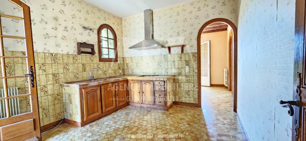SOYAUX - SECTEUR LA CIGOGNE MAISON SUR SOUS-SOL DEMI ENTERRÉ 180 m² - TERRASSE, GARAGE, TERRAIN CLOS de 932 m²