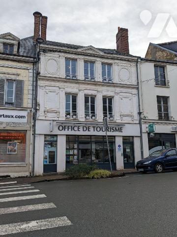 A NOGENT LE ROTROU, Centre ville, immeuble entièrement restauré.

Ensemble immobilier compren...