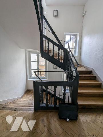 A NOGENT LE ROTROU, Centre ville, immeuble entièrement restauré.

Ensemble immobilier compren...