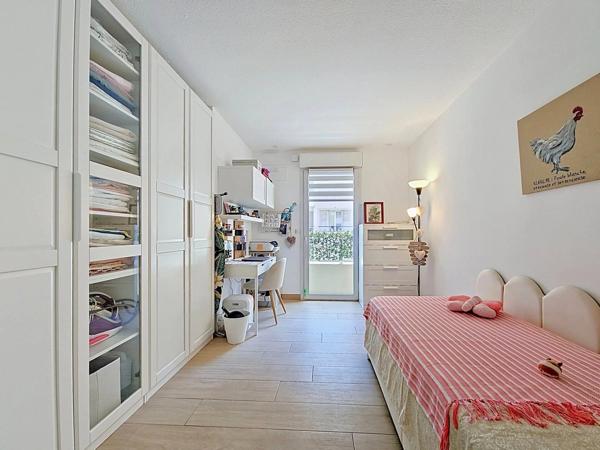 Vente                                                      Appartement
                        
                     4 pièces                                         à Cannes