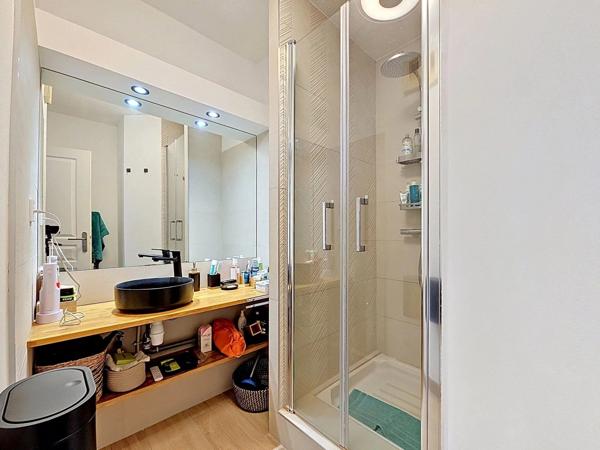 Vente                                                      Appartement
                        
                     4 pièces                                         à Cannes