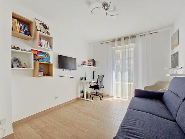 Vente                                                      Appartement
                        
                     4 pièces                                         à Cannes