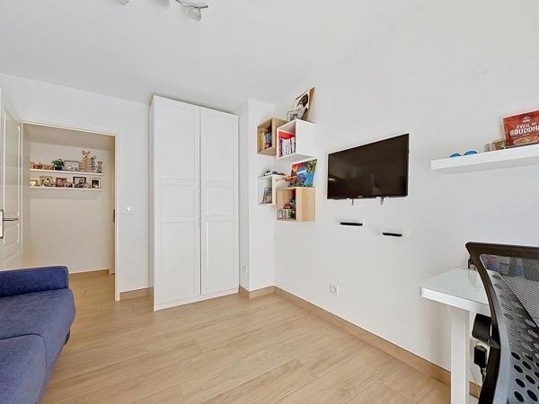 Vente                                                      Appartement
                        
                     4 pièces                                         à Cannes