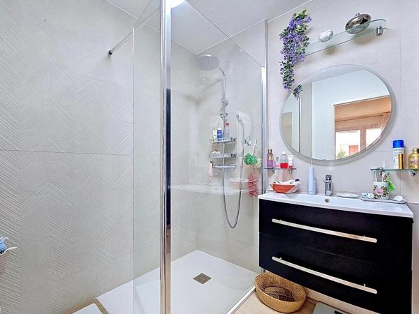 Vente                                                      Appartement
                        
                     4 pièces                                         à Cannes