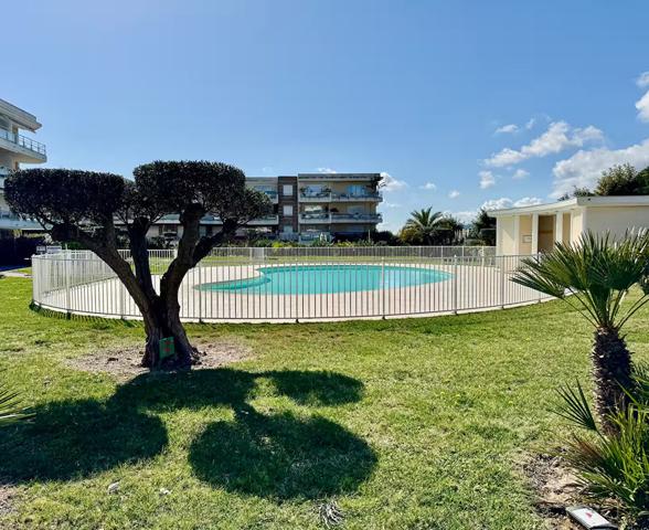 Appartement 2 pièces meublé à louer en rez-de-jardin à Antibes - Rabiac Estagnol